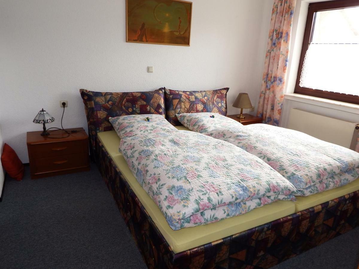 nette Ferienwohnung im Grünen mit Südterrasse Idstein Exterior foto